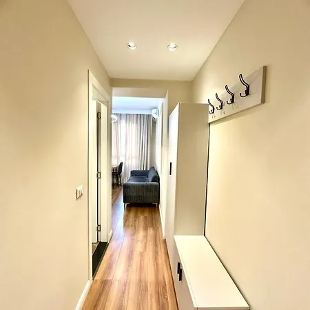 New Stylish Komuna E Parisit Apartman