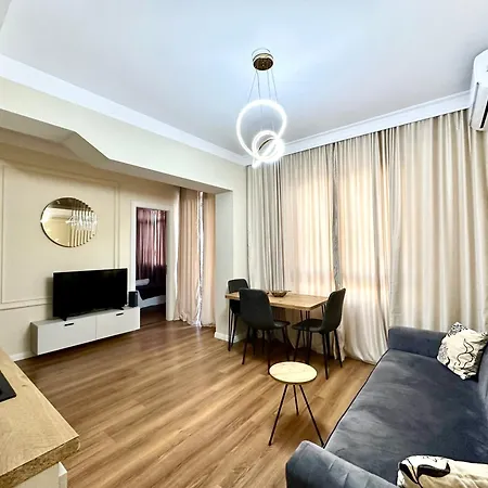 New Stylish Komuna E Parisit Apartman *